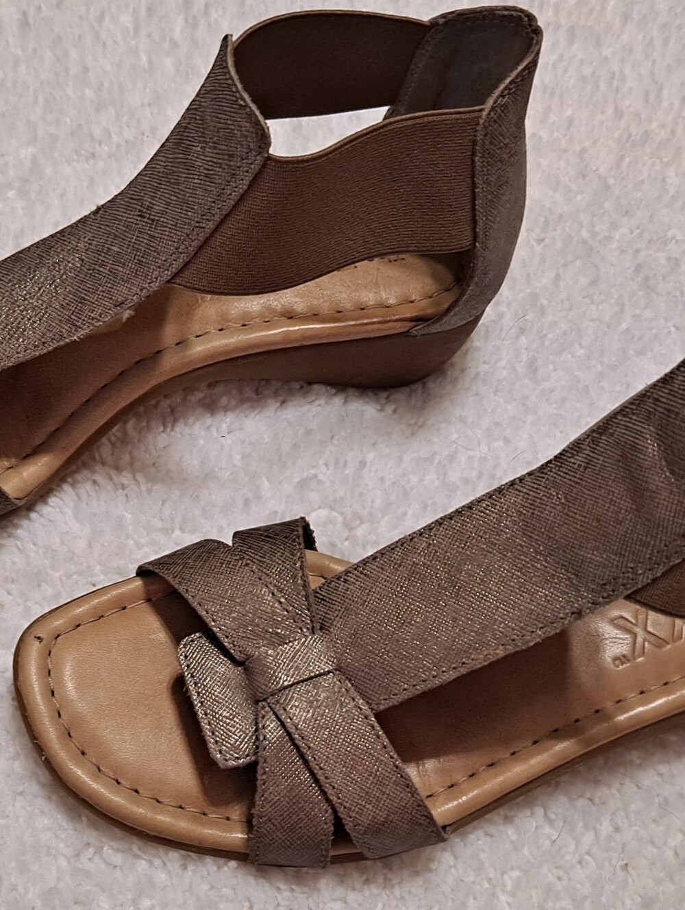 The Flexx Women’s Metallic Brown Wedge Sandals Sz 8 - Picture 2 of 7
